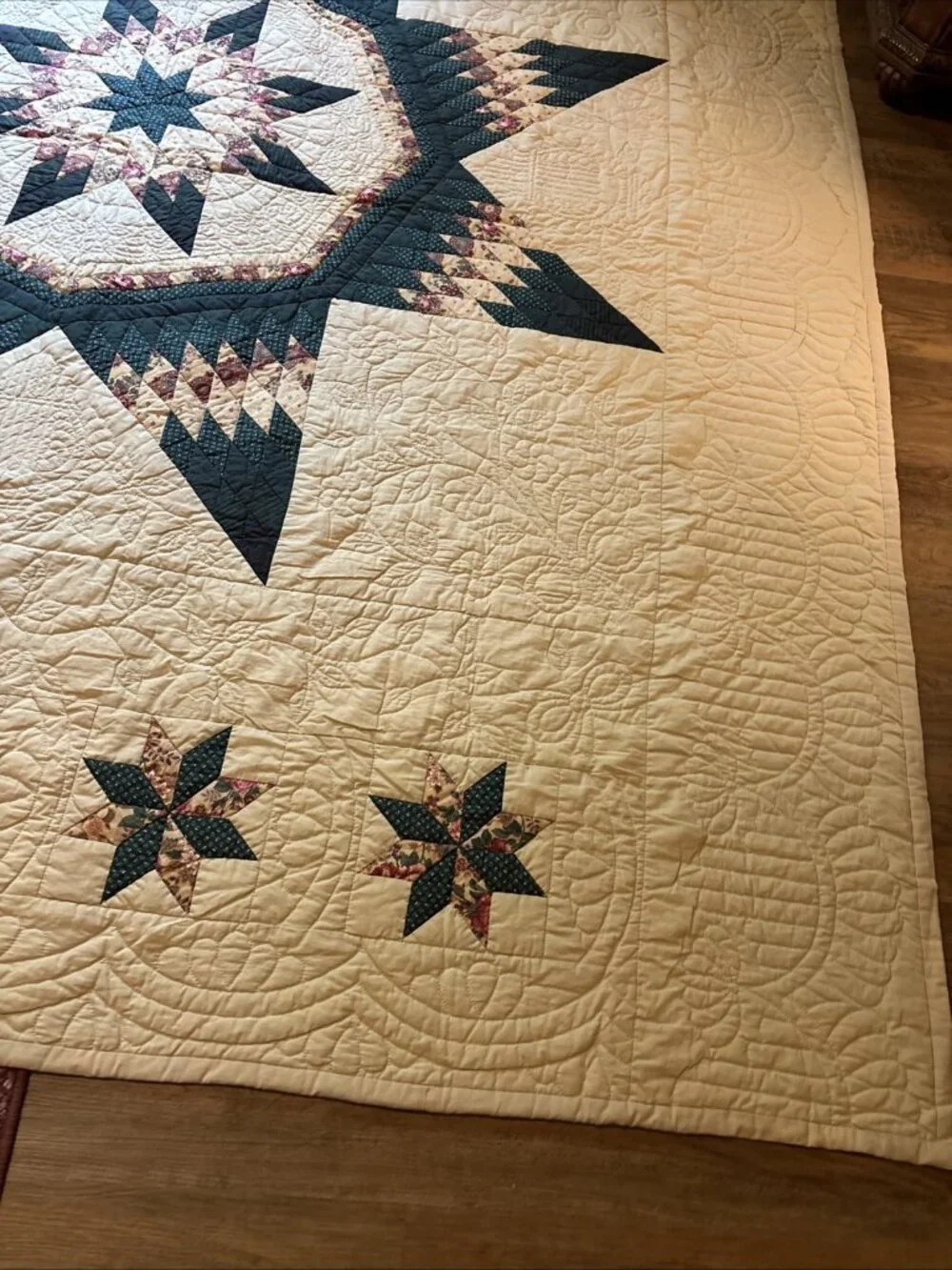 Texas Loan Star Amish Made King Quilt Size 102 X 109 Excellent Ivory & Green